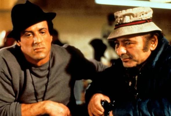 Burt Young, nominalizat la Oscar pentru rolul din ''Rocky'', a murit la 83 de ani. Reacţia lui  Sylvester Stallone