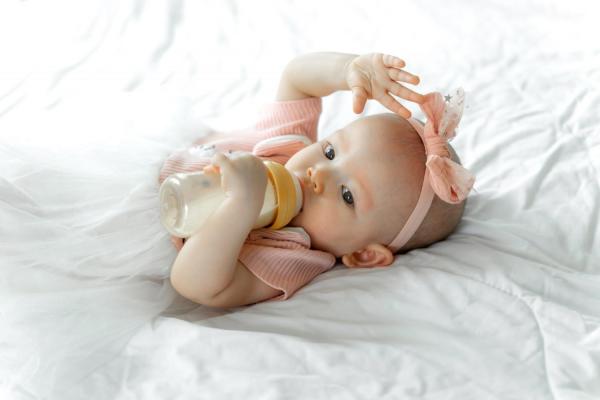 Cum se pregătește corect laptele praf pentru bebeluși