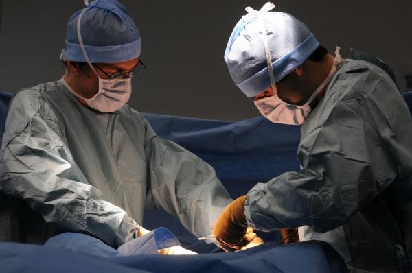Un chirurg indian a ieşit din sala de operaţie pentru că nu i s-a adus o cană cu ceai