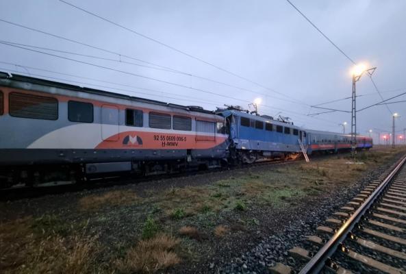 Tren românesc blocat pe șine, după un accident feroviar în Ungaria. Mecanicii de locomotivă și mai mulți pasageri au fost răniți