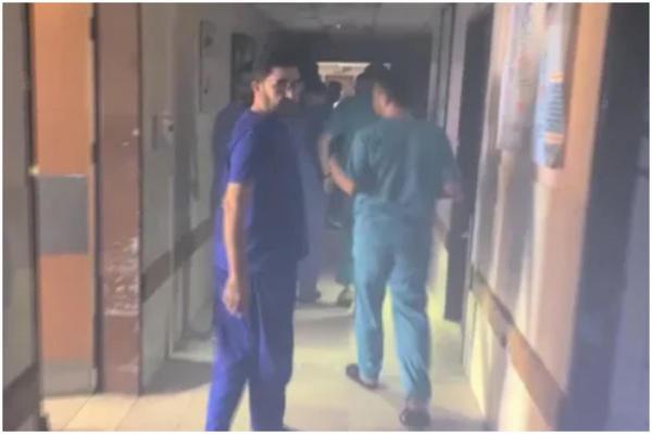 "Ţoţi bărbaţii de peste 16 ani mâinile sus". Momentul în care soldaţii israelieni iau cu asalt spitalul Al Shifa din Gaza. Medicii s-au ascuns pe holuri