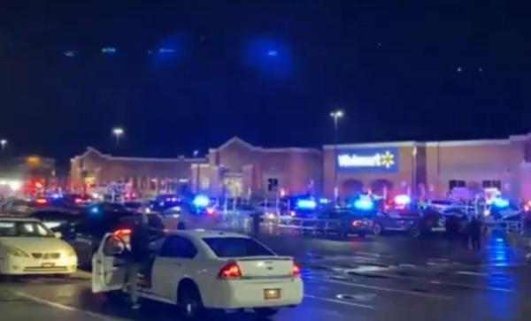 "A trecut cu o puşcă şi a început să tragă". Atac armat soldat cu 1 mort şi 3 răniţi într-un mall din SUA