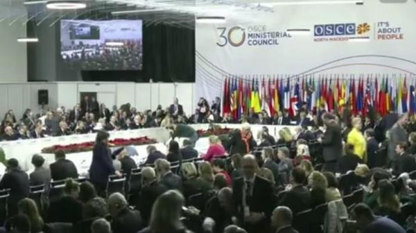 Scandal la reuniunea OSCE. Ucrainenii au părăsit sala când Serghei Lavrov a început să vorbească. Reacţia rusului: "Lăsaţi-mă în pace!"