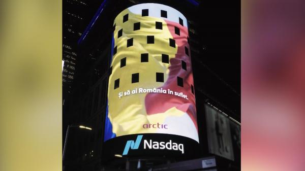 Times Square, colorat în roşu, galben şi albastru. De Ziua Naţională, drapelul României a ajuns la New York