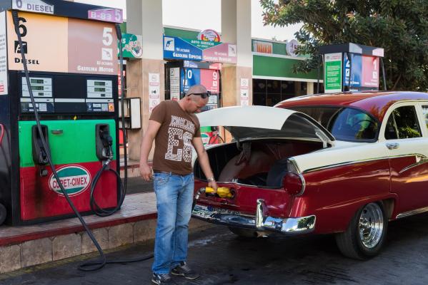 Benzinărie din Cuba