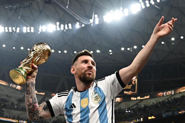 Suma record cu care s-ar putea vinde tricoul purtat de Messi în finala Cupei Mondiale din 2022