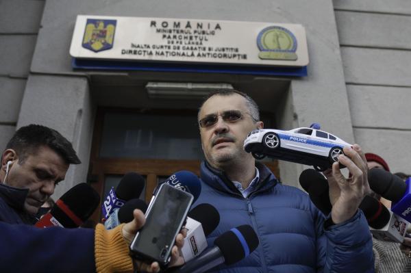 Ghinea a depus o contestaţie la DNA pe decizia de clasare a dosarului privind cumpărarea de BMW-uri pentru Poliţia Română. USR cere sesizarea Parchetului European