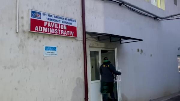 11 persoane, printre care fostul manager şi fostul director de îngrijiri de la Spitalul Judeţean de Urgenţă Botoşani, reținute în dosarul angajărilor fictive