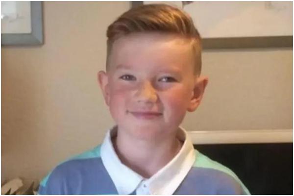 Alex, un băiat de 11 ani din UK dispărut acum 6 ani, a fost găsit în viaţă. Mama şi bunicul lui l-ar fi răpit în timpul unei vacanţe