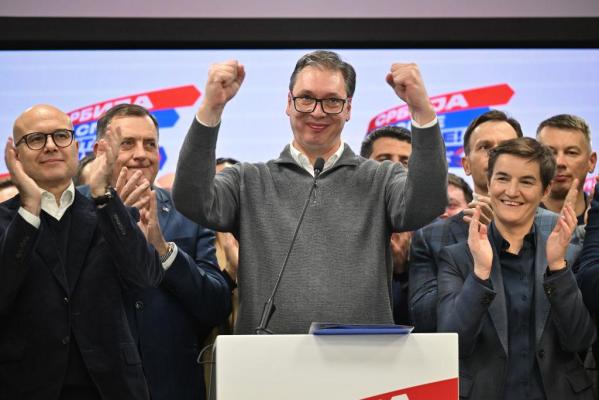 Alegeri parlamentare în Serbia. Partidul lui Aleksandar Vucic a câștigat majoritatea în parlament. Opoziţia a reclamat fraude