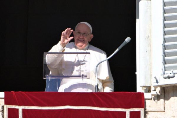 Decizie istorică la Vatican. Papa autorizează binecuvântările pentru cuplurile de acelaşi sex
