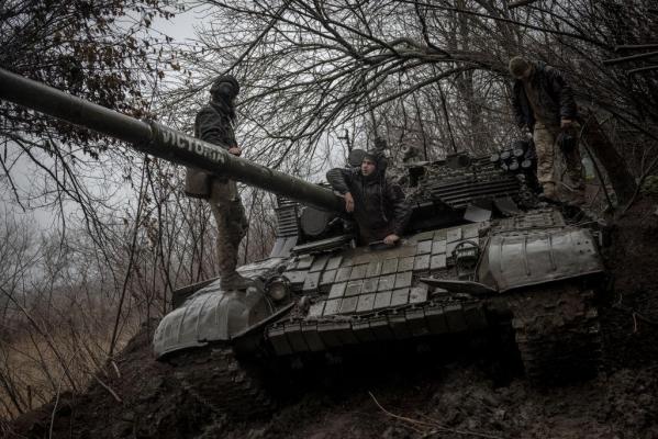 Soldații ucraineni sunt tot mai nemulţumiţi iar unii chiar pun la îndoială deciziile liderilor lor. "Simt că jocul rușilor se îmbunătățește"