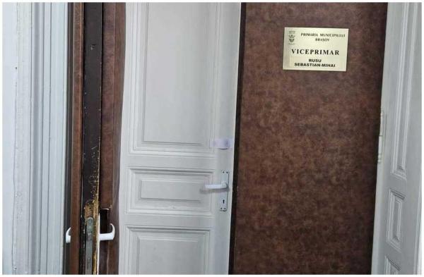 Ce s-a întâmplat cu viceprimarul din Braşov căruia îi fusese alocat un birou la cimitir. Decizia luată de instanţă