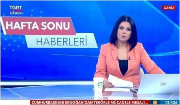 O prezentatoare a unui post TV turc a fost concediată, după ce a apărut live cu un pahar de Starbucks: "Cum am putut să fac o asemenea greşeală?"