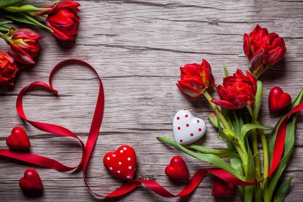 De ce sărbătorim Ziua îndrăgostiților pe 14 februarie. Legende şi obiceiuri de Sfântul Valentin