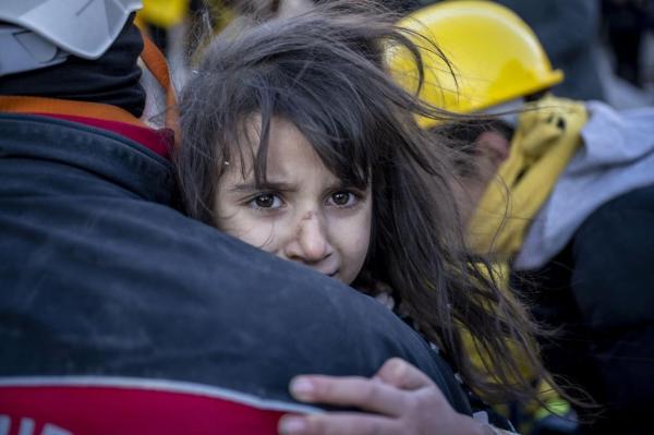 "Unde este mama, unde este tata? Mă răpiți?". Trauma copiilor care au supraviețuit cutremurelor din Turcia