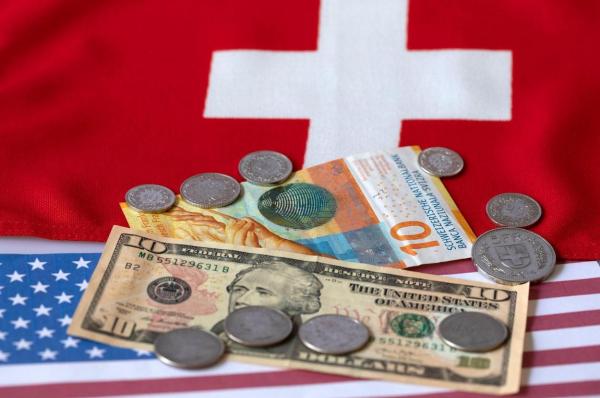 Lovitură pentru bănci în scandalul creditelor în franci elveţieni. Justiţia europeană a dat dreptate clienţilor