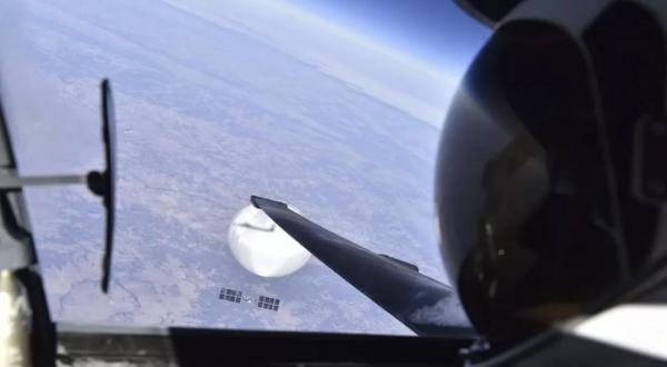 Un pilot american și-a făcut selfie cu balonul-spion al Chinei, înainte de a fi doborât de armată
