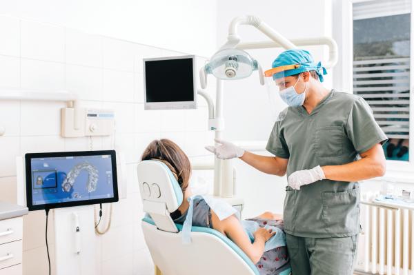 Ce salariu are un medic dentist în România