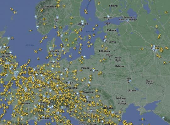 Aeroportul Pulkovo din Sankt Petersburg a suspendat toate zborurile. Baza: Avioane de luptă trimise după un obiect neidentificat
