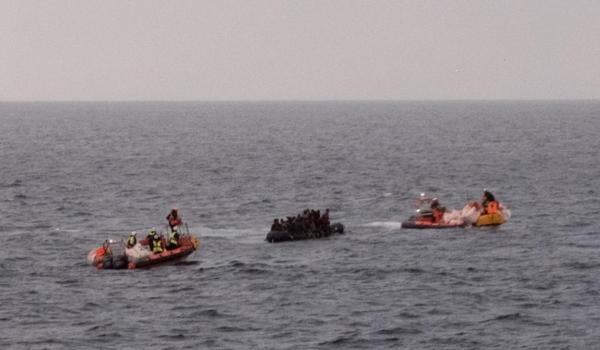 O femeie și patru copii au murit într-o barcă gonflabilă, în largul insulei grecești Leros