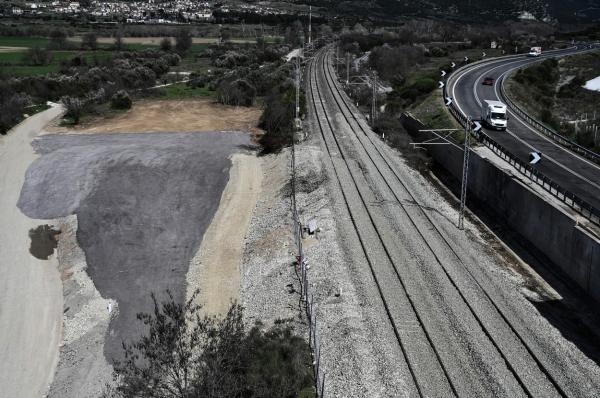 Traficul feroviar va fi reluat treptat în Grecia, la trei săptămâni după catastrofa soldată cu 57 de morți