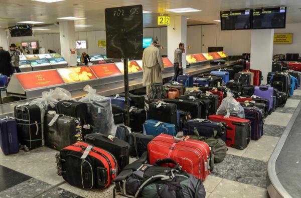 Românii, "umiliţi" pe aeroportul din Viena. Doi europarlamentari români acuză Austria de "politica discriminatorie"