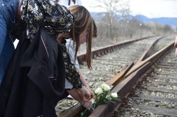 Tragedia feroviară din Grecia: Trei angajaţi ai căilor ferate, urmăriţi penal. Ar fi plecat de la muncă mai devreme decât trebuia