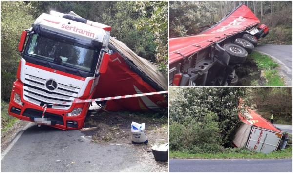 Aventura unui șofer român de TIR "trădat" de GPS, în Spania. Pompierii s-au chinuit ore întregi să deblocheze camionul