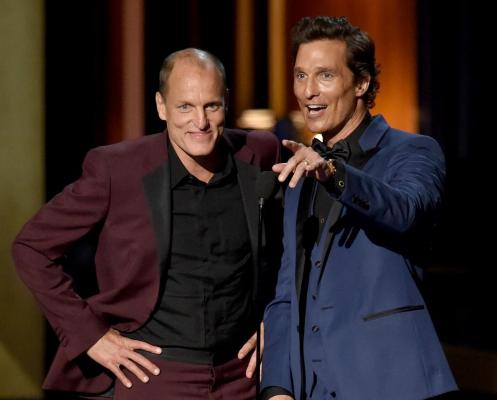 Matthew McConaughey și Woody Harrelson ar putea fi fraţi vitregi. De ce se gândesc cei doi actori să facă un test ADN