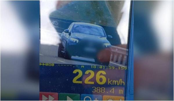 Vitezomanii de pe Autostrada A3: Un tânăr de 27 de ani, prins când gonea cu 226 km/h. Poliţiştii au aplicat peste 80 de sancţiuni