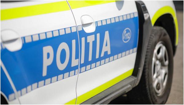 Patru bărbaţi, cercetați de poliție după ce au intrat într-o casă din Oraviţa, i-au bătut pe proprietari şi au furat bani. Perchiziţii în 4 judeţe