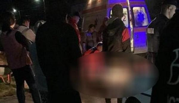 Tragedie în Prahova, la Podenii Noi. Doi tineri s-au electrocutat în timp ce lucrau la un gard, după ce au atins o betonieră. Unul a murit pe loc