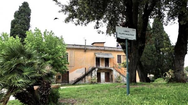 "Nu plecăm. Poliția știe că suntem aici". Doi soți români ocupă abuziv o vilă dintr-un parc istoric, în centrul Romei