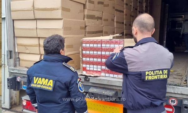 Ţigări de contrabandă în valoare de peste 3 milioane de lei, descoperite la Vama Giurgiu. Captura a fost ascunsă într-un camion cu varză