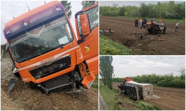Tractor spulberat de TIR, pe un drum din Galați. Camionul și utilajul s-au răsturnat pe câmp, iar unul dintre șoferi a murit