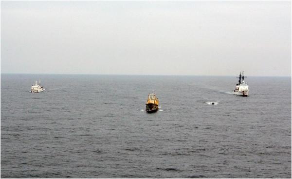 O navă chinezească de pescuit s-a răsturnat în Oceanul Indian. 39 de membri ai echipajului sunt daţi dispăruţi