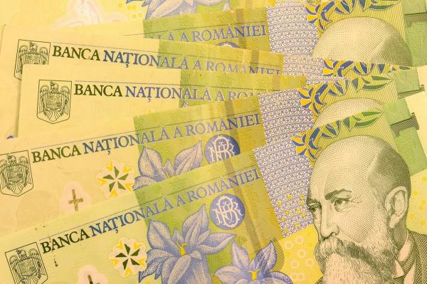 Leul românesc face faţă cu greu asaltului monedelor străine