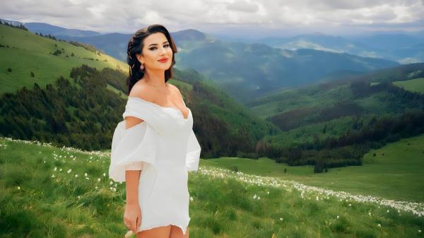 Cântăreaţă de muzică populară Anuţa Motofelea, sancționată pentru că a filmat un videoclip într-o arie protejată din Munții Rodnei: "Nu am rupt nicio narcisă"