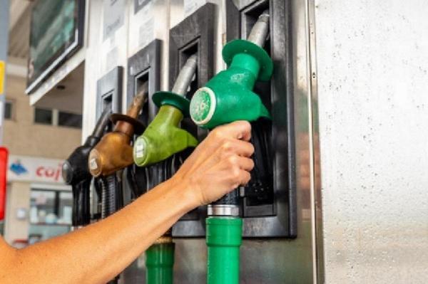 Preţul la benzină este în scădere faţă de ziua precedentă