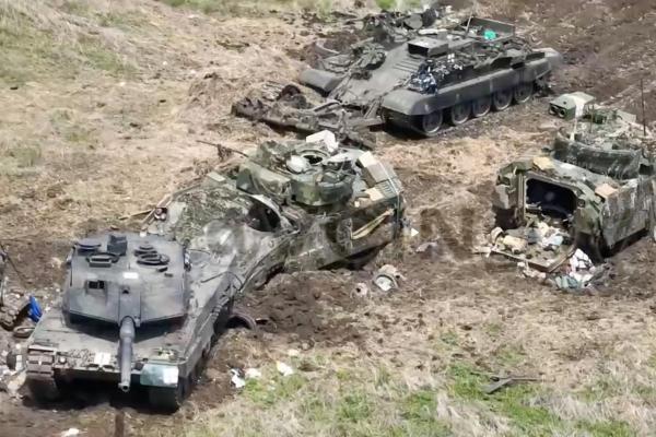 Primele imagini cu un tanc Leopard 2A6 şi mai multe blindate americane Bradley distruse de ruşi la Zaporojie. Ce pierderi ar fi suferit ucrainenii