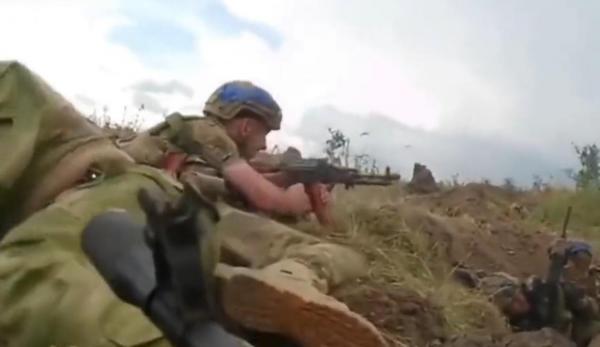 "Cine mai poate sta în picioare?" Imagini dramatice cu un asalt ratat al ucrainenilor în Vuhledar: "Scoate răniţii de aici! / Nu pot"