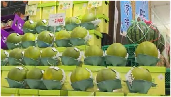 Fructul cultivat în Japonia care a uimit o lume întreagă. În cât timp au ajuns agricultorii la invenţia care se vinde acum cu 20 de dolari bucata