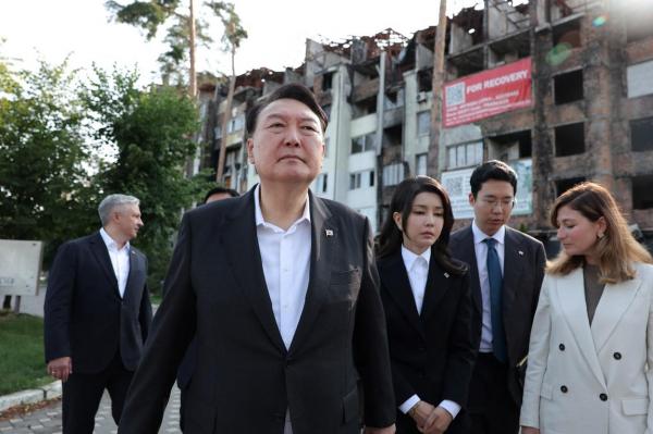 Preşedintele sud-coreean Yoon Suk Yeol, vizită surpriză în Ucraina. Care este miza călătoriei: "Dacă a mers acolo, e pentru că Zelenski i-a permis"