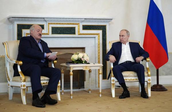 "Mercenarii Wagner mă stresează. Vor să meargă într-o excursie la Varşovia". Lukaşenko, ironic la adresa Poloniei, Putin s-a abţinut cu greu să nu râdă