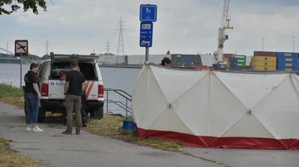 Membrele amputate ale unei femei, găsite într-un frigider aruncat în largul canalului Albert din Belgia. Un localnic a alertat poliţia