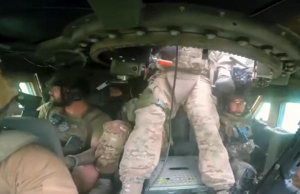 Filmare nebună din interiorul unui Humvee în timp ce calcă pe o mină antitanc. Ce s-a întâmplat cu cei 5 ucraineni din interior: "Mulţumim americanilor"