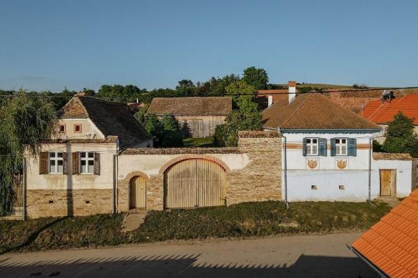 Case tradiţionale langă Viscri, de vânzare pentru 495.000 de euro