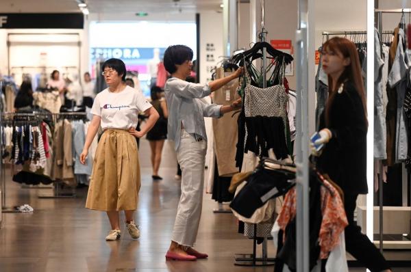 China vrea să interzică hainele care nu reflectă "spiritul națiunii"