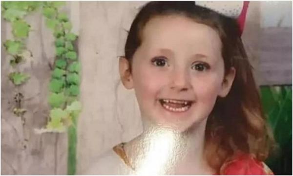 O fetiță de 8 ani din UK căzut de la balcon spre moarte, într-o clipă de neatenție. Familia pregătește acum înmormânarea